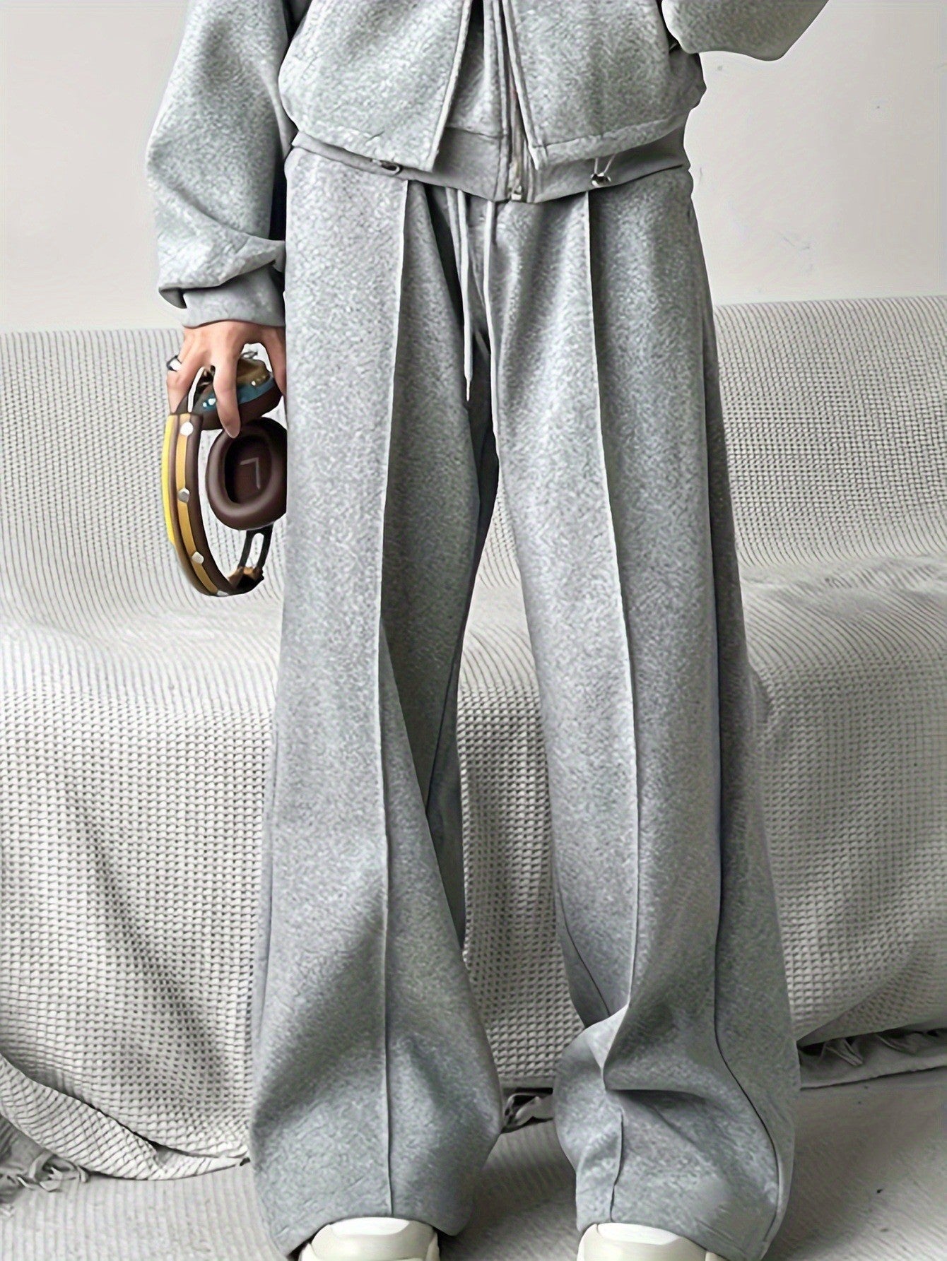 Figure Flattering Drooping Straight Leg Sweatpants
